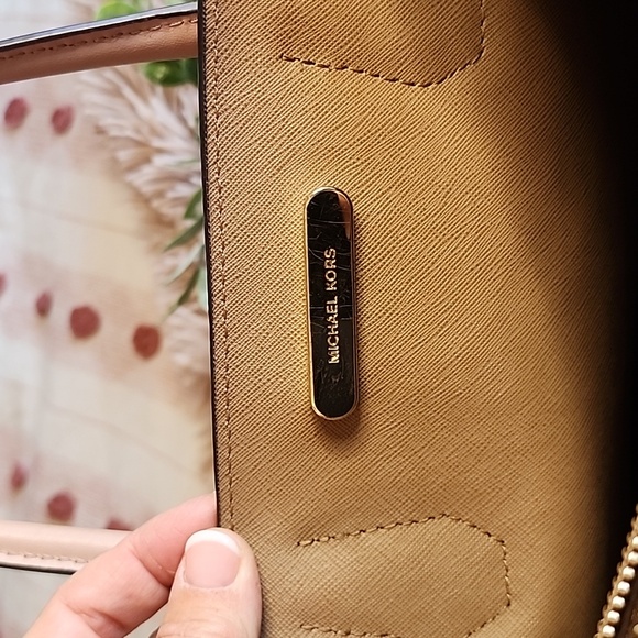 Michael Kors Leather Pink & Cream Shoulder Bag - Picture 8 of 12